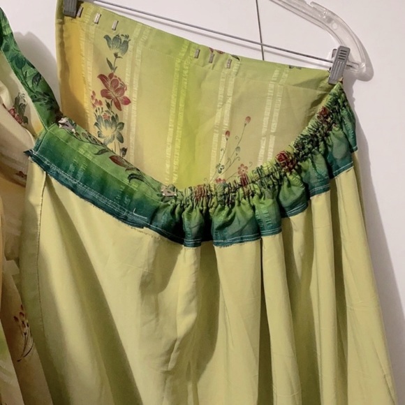 Pre-sewn easy to wear green saree - Picture 2 of 7